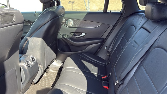 2018 Mercedes-Benz GLC 300 Image 9 of 32