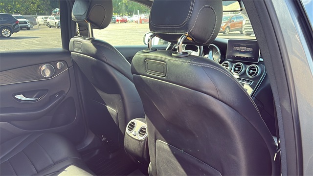 2018 Mercedes-Benz GLC 300 Image 13 of 32