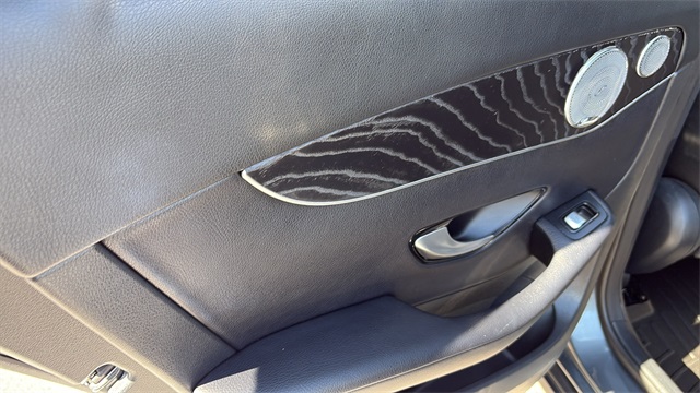 2018 Mercedes-Benz GLC 300 Image 20 of 32