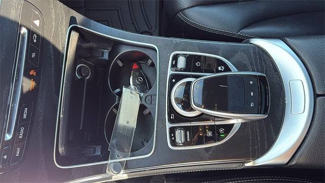 2018 Mercedes-Benz GLC 300 Image 25 of 32