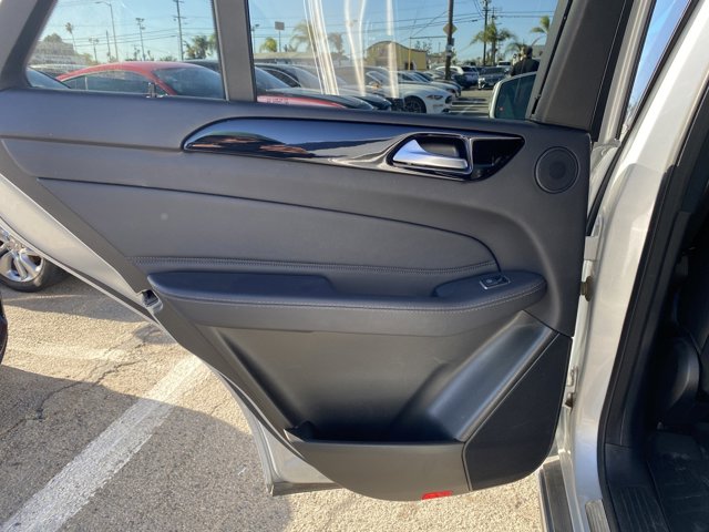 Vehicle image 16 of 25