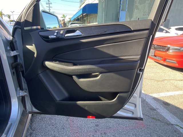 Vehicle image 22 of 25