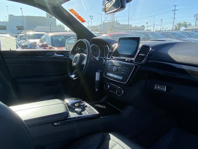 Vehicle image 23 of 25