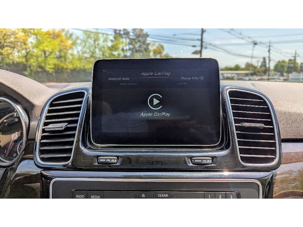 Vehicle image 24 of 30
