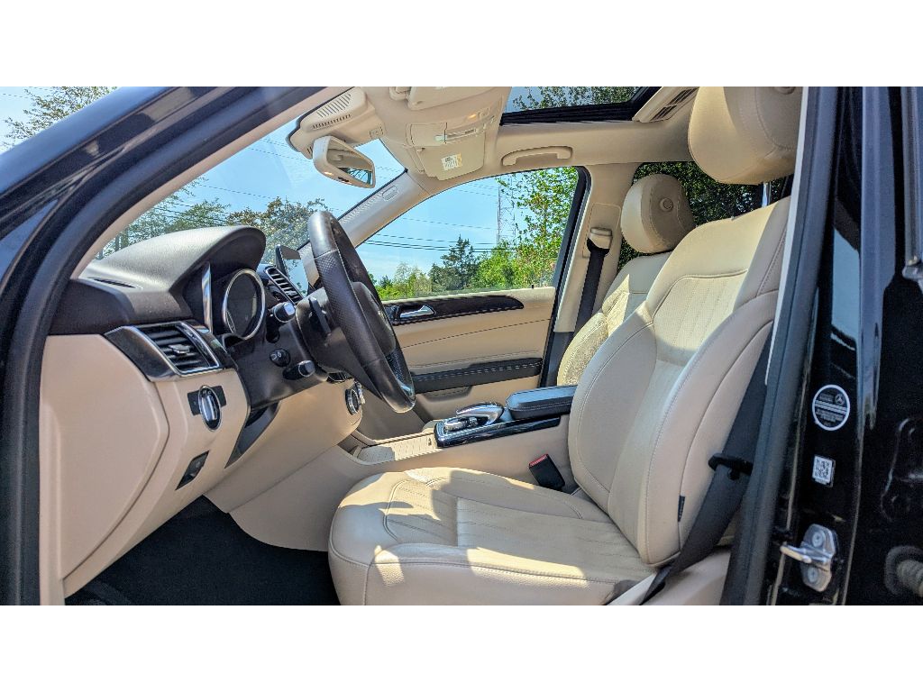 Vehicle image 14 of 30