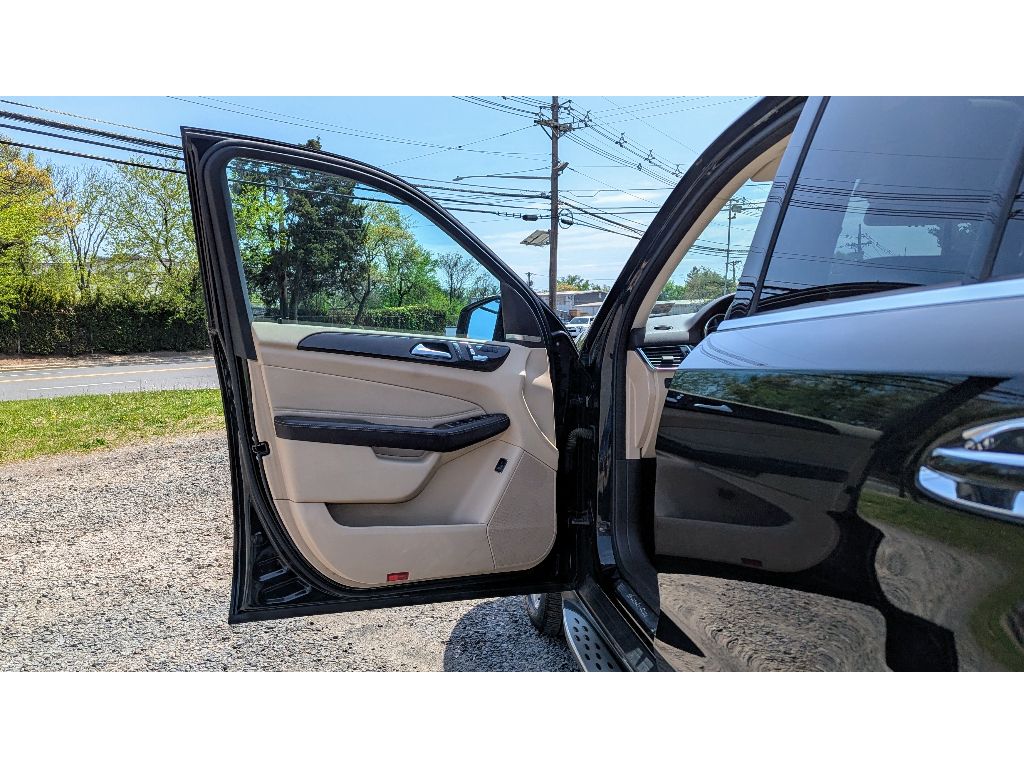 Vehicle image 9 of 30