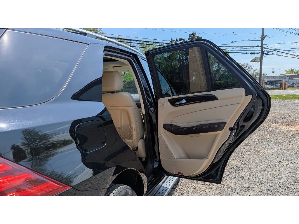 Vehicle image 12 of 30