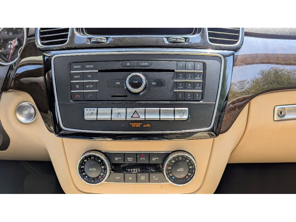 Vehicle image 27 of 30