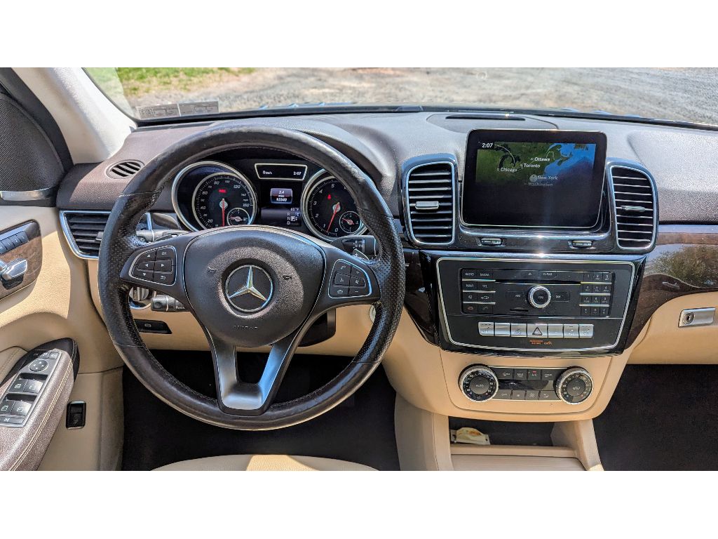 Vehicle image 28 of 30