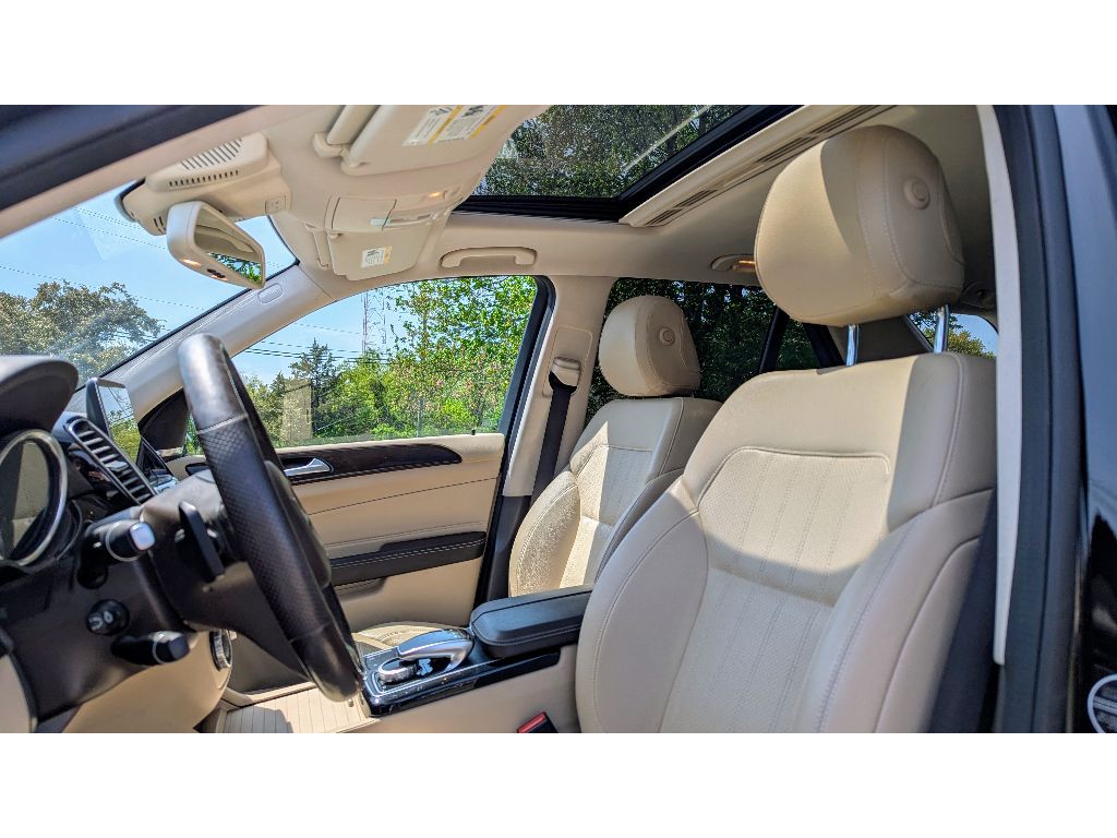 Vehicle image 15 of 30