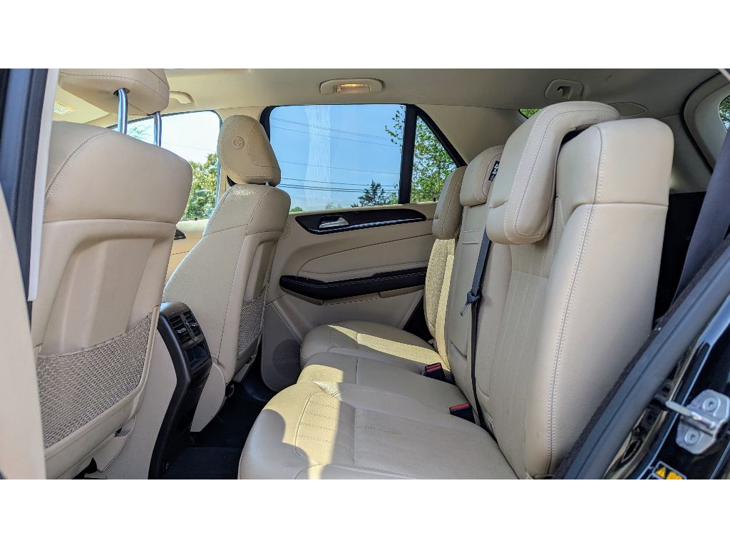Vehicle image 18 of 30