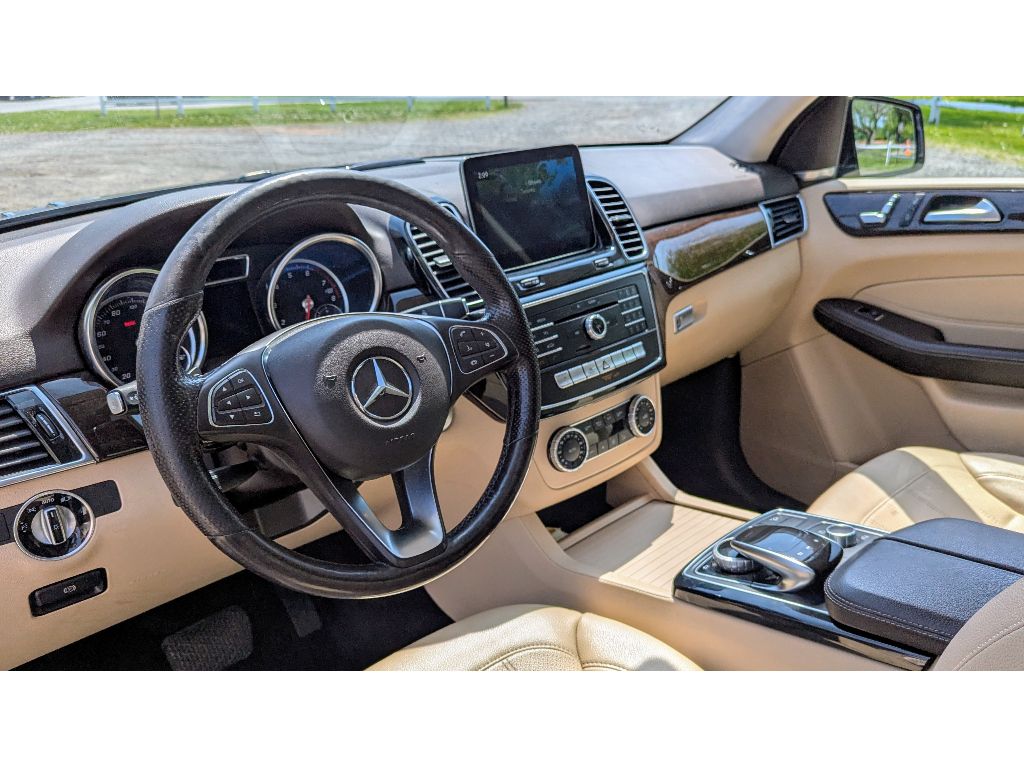 Vehicle image 19 of 30