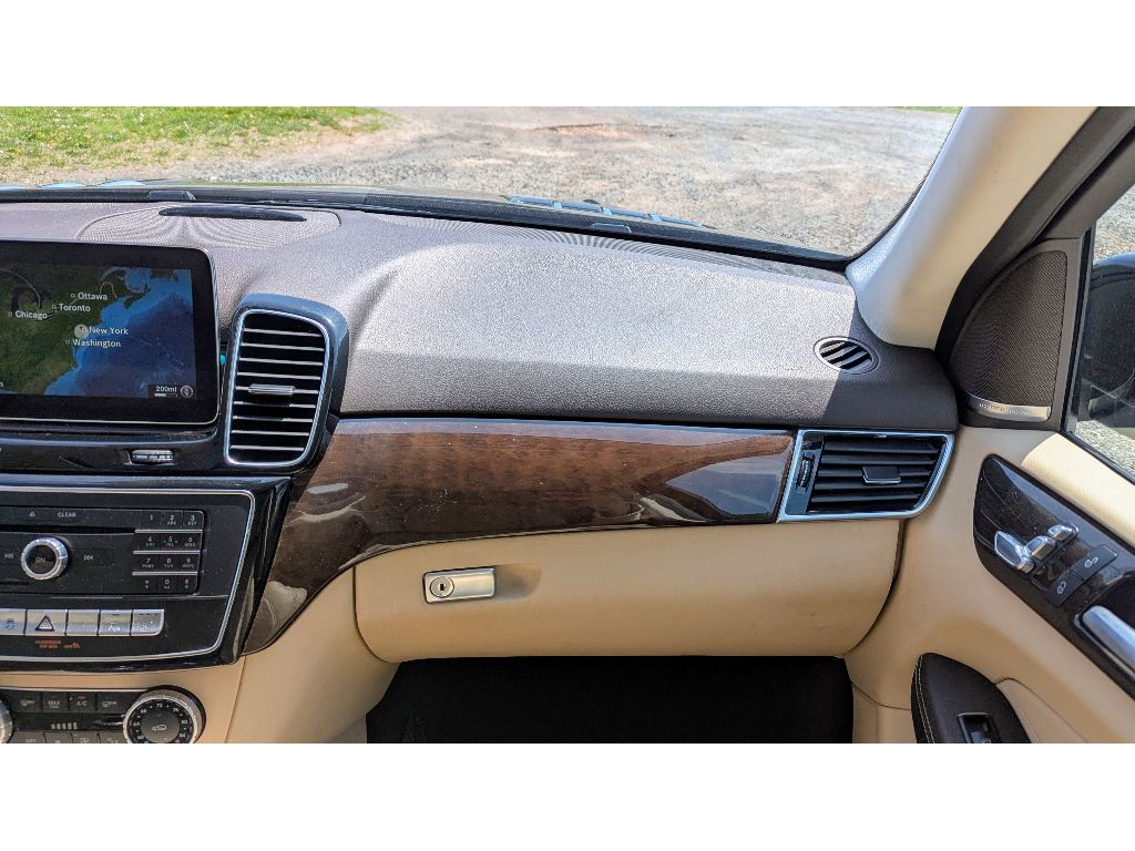 Vehicle image 29 of 30