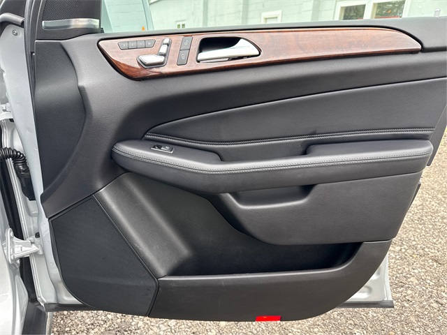 Vehicle image 29 of 38