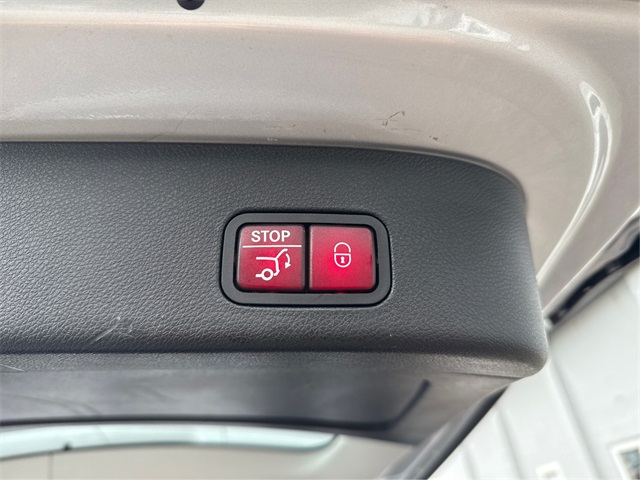 Vehicle image 36 of 38