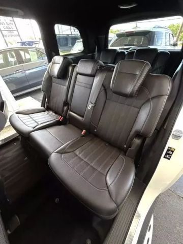 Vehicle image 13 of 50