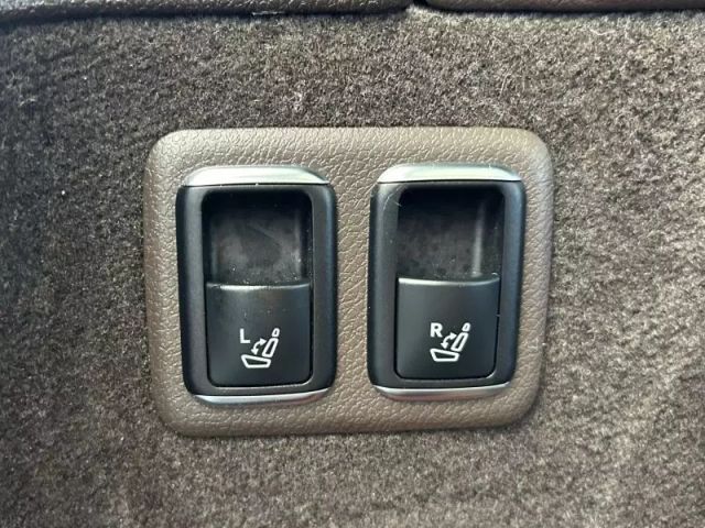 Vehicle image 32 of 50