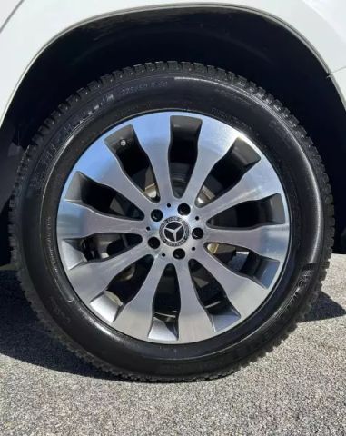 Vehicle image 10 of 50