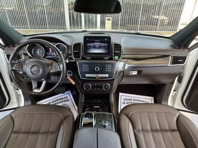 Vehicle image 17 of 50
