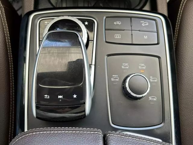 Vehicle image 35 of 50