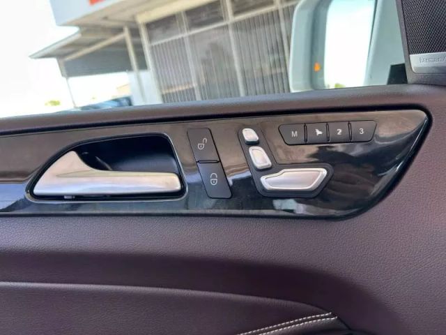 Vehicle image 34 of 50