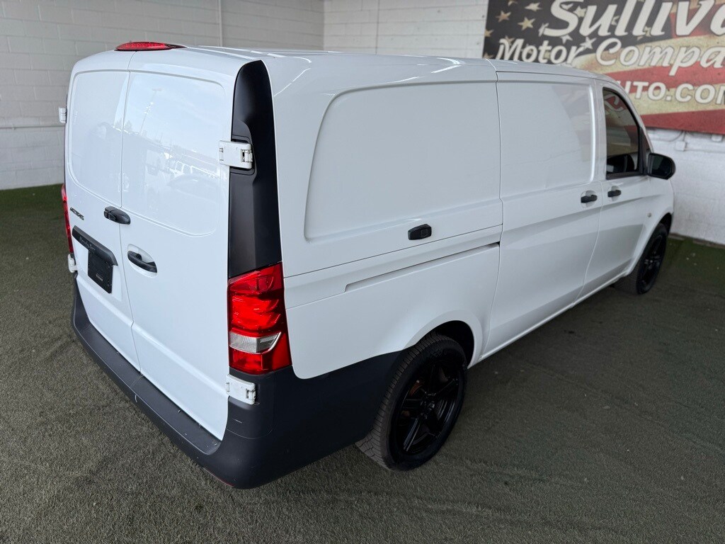 Vehicle image 10 of 50