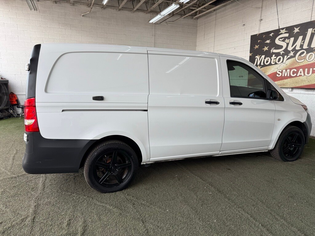 Vehicle image 9 of 50