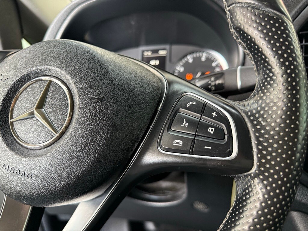 Vehicle image 33 of 50