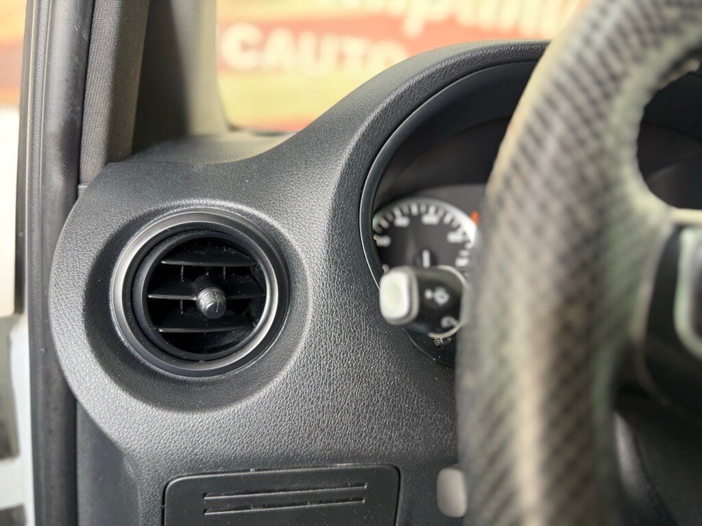 Vehicle image 29 of 50