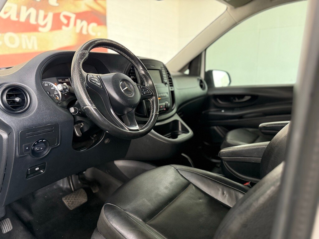 Vehicle image 27 of 50