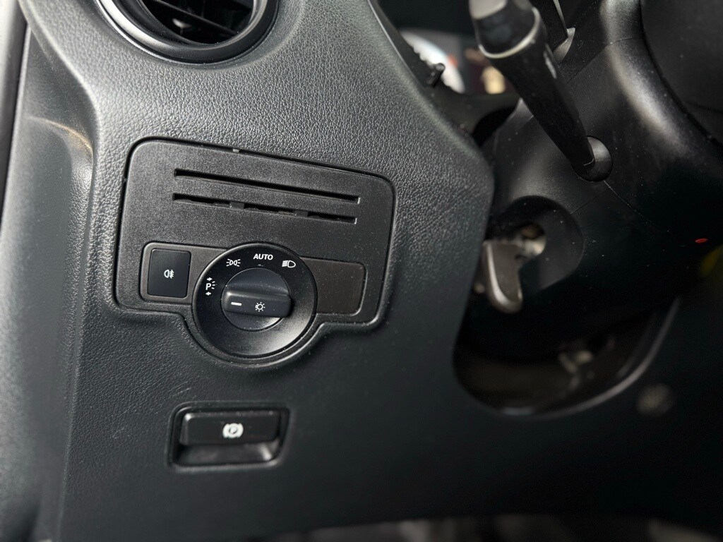 Vehicle image 26 of 50