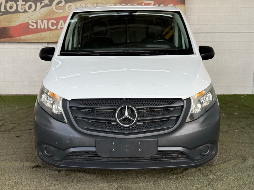 Vehicle image 4 of 50