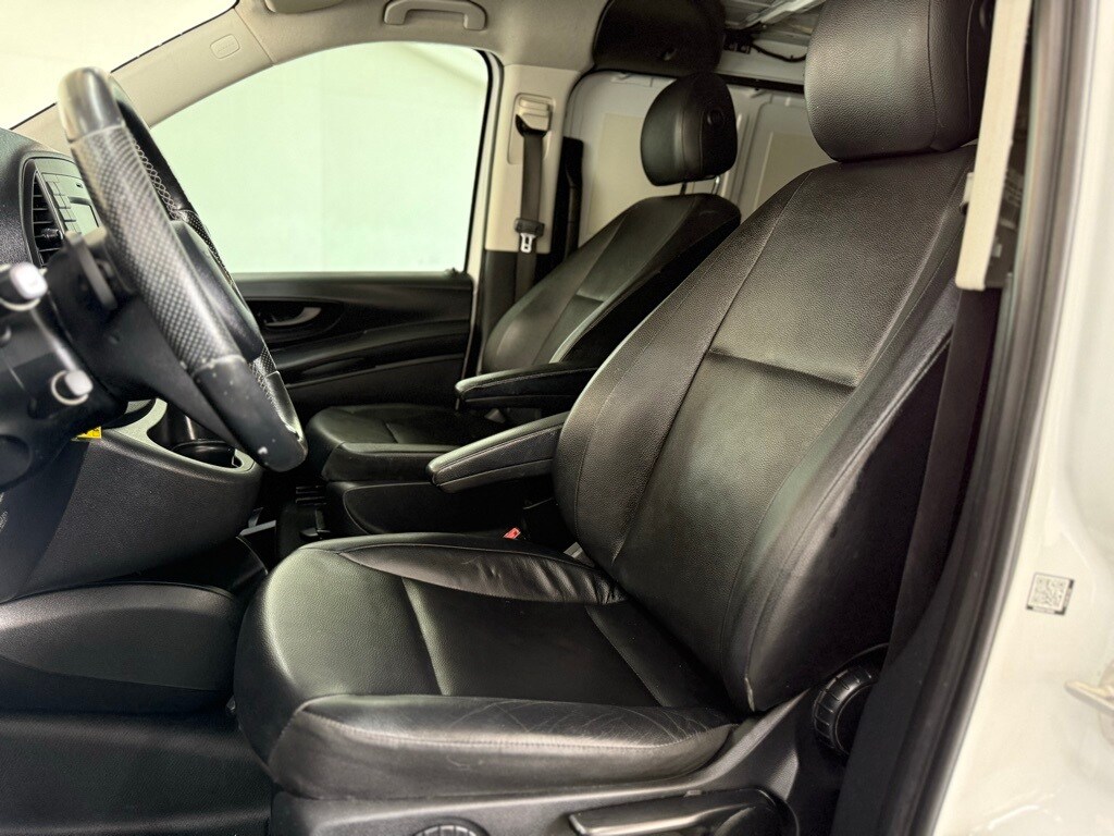 Vehicle image 28 of 50