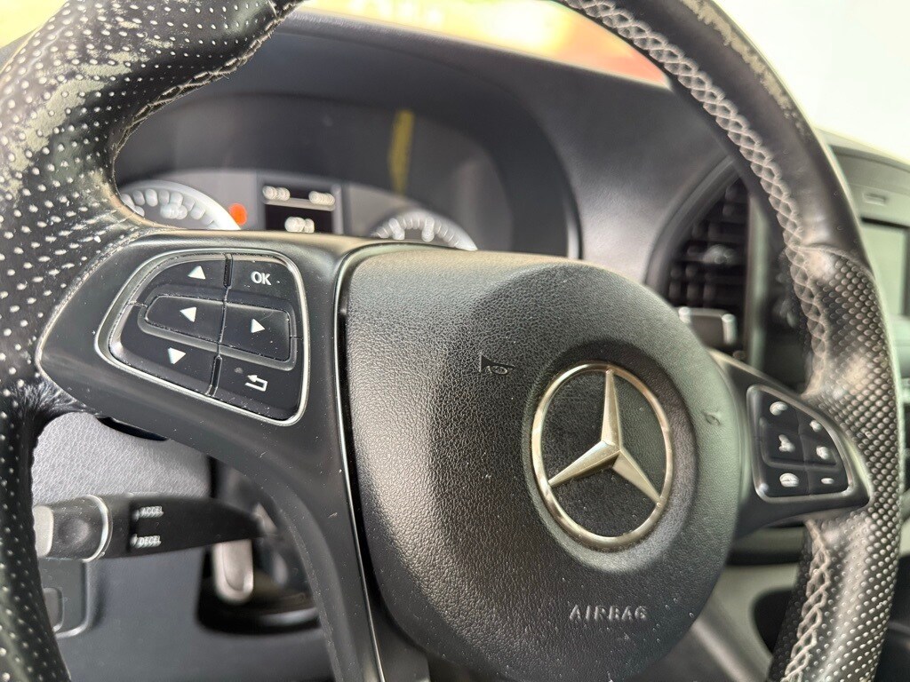 Vehicle image 32 of 50
