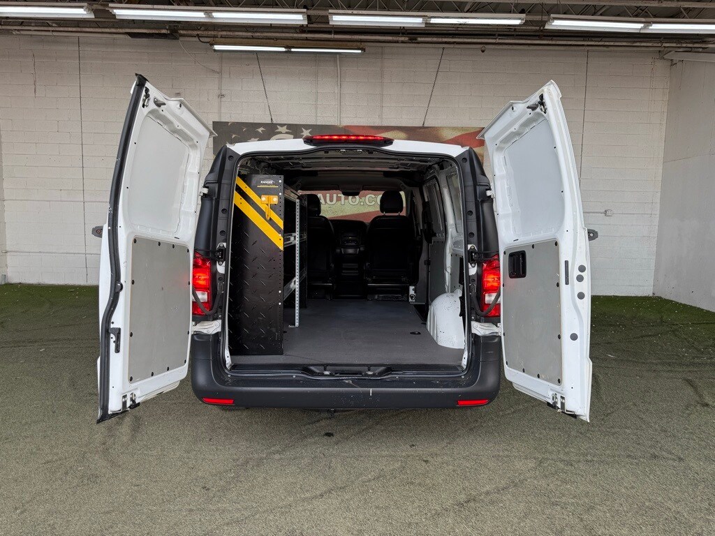 Vehicle image 17 of 50