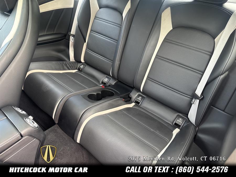 Vehicle image 32 of 70