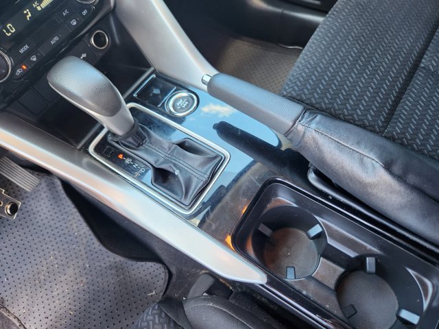 Vehicle image 15 of 22