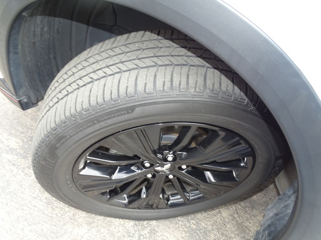Vehicle image 33 of 43