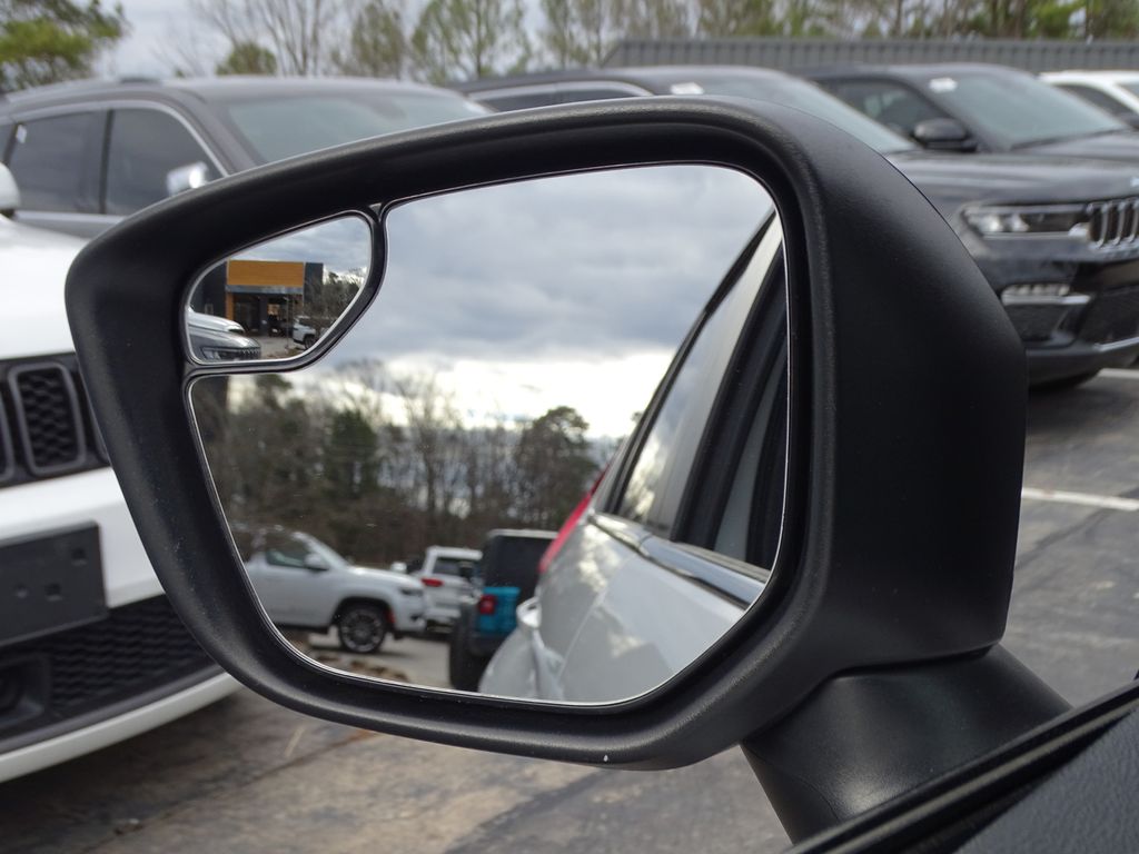 Vehicle image 31 of 43