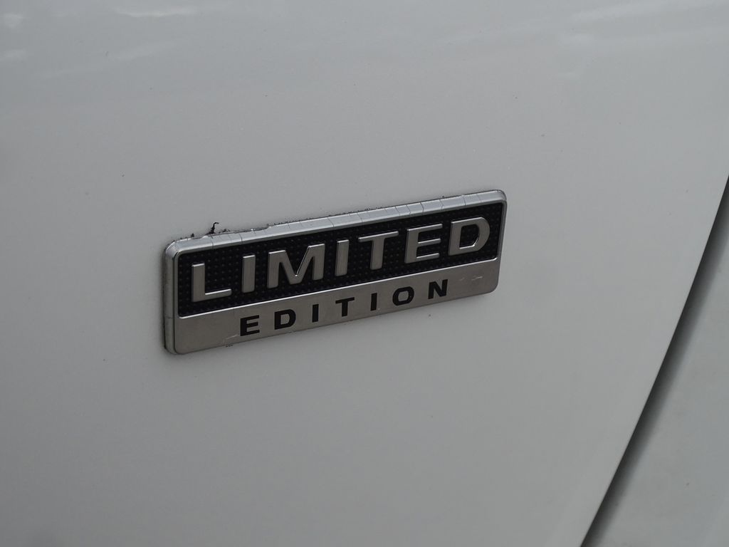 Vehicle image 36 of 43