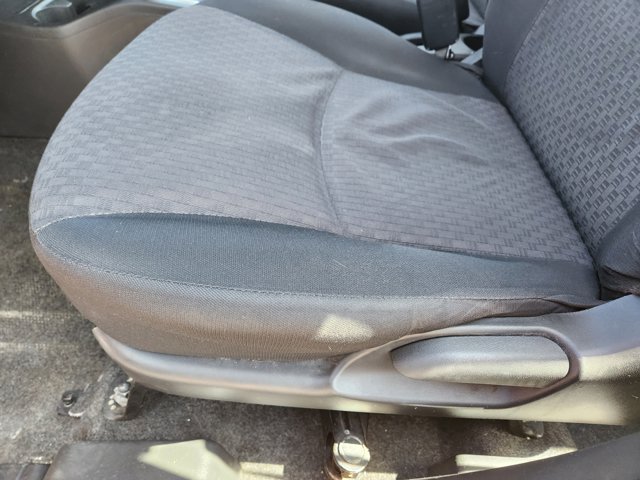 Vehicle image 16 of 21