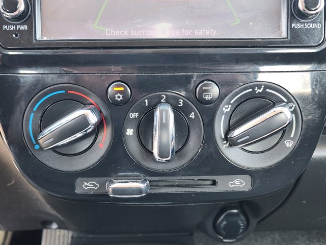 Vehicle image 14 of 21