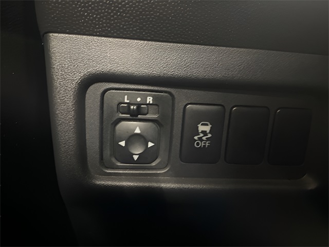 Vehicle image 23 of 26
