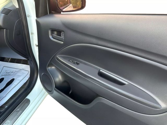 Vehicle image 21 of 24