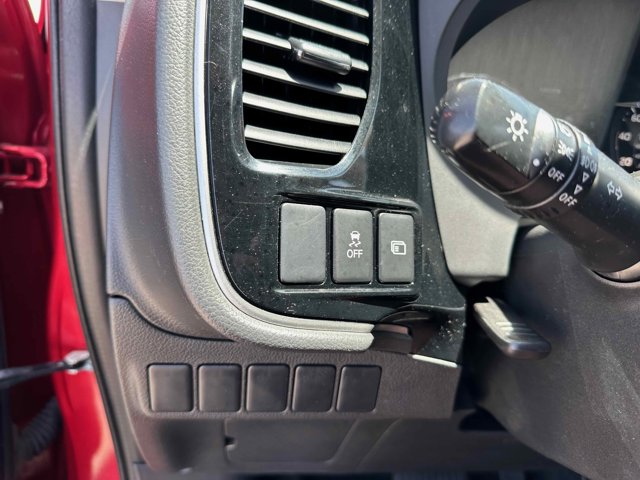 Vehicle image 33 of 35