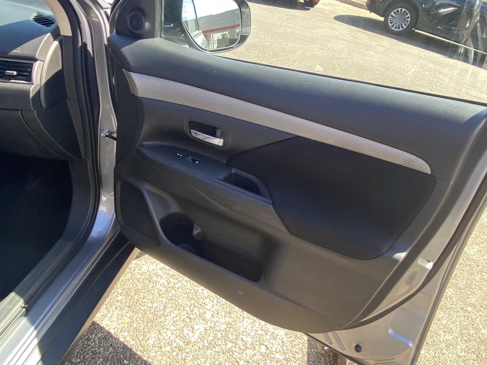 Vehicle image 17 of 29