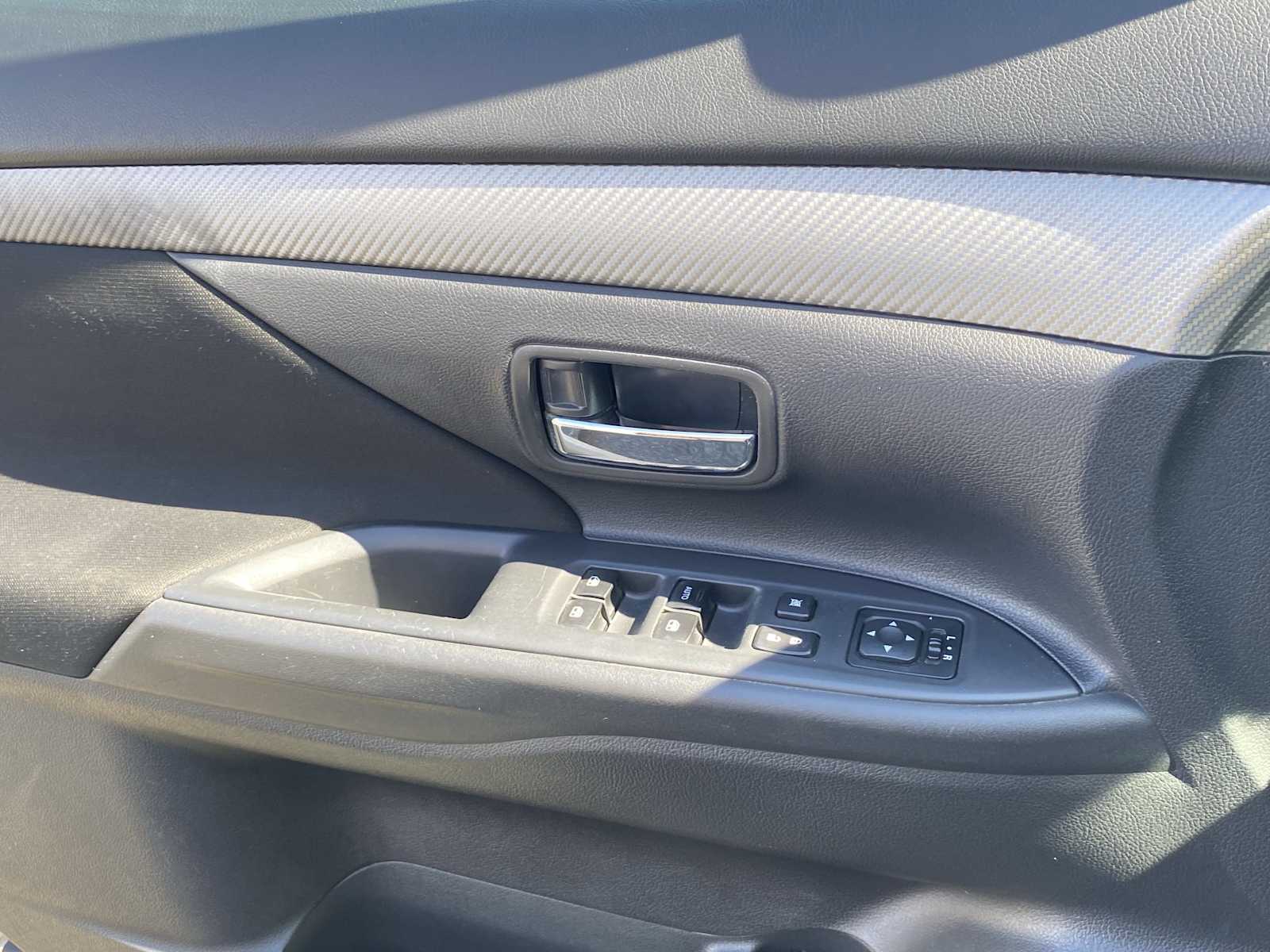 Vehicle image 27 of 29