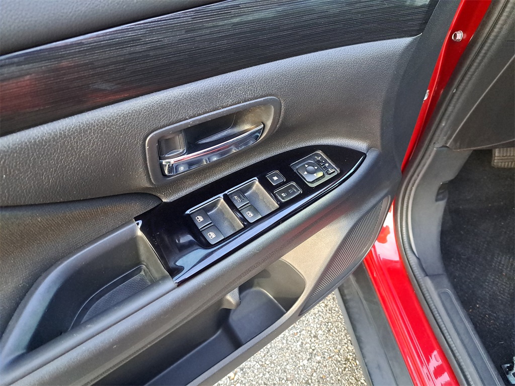 Vehicle image 19 of 26