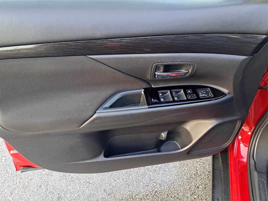 Vehicle image 18 of 26