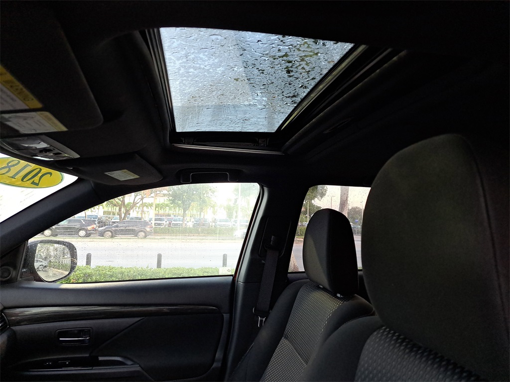 Vehicle image 17 of 26